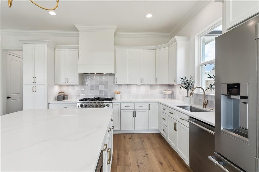 1005 RIDGEWOOD Drive