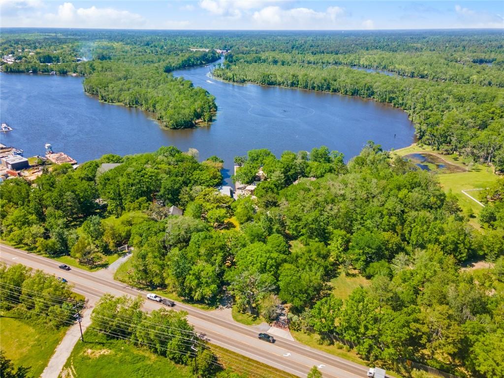 189 E HIGHWAY 22 Highway