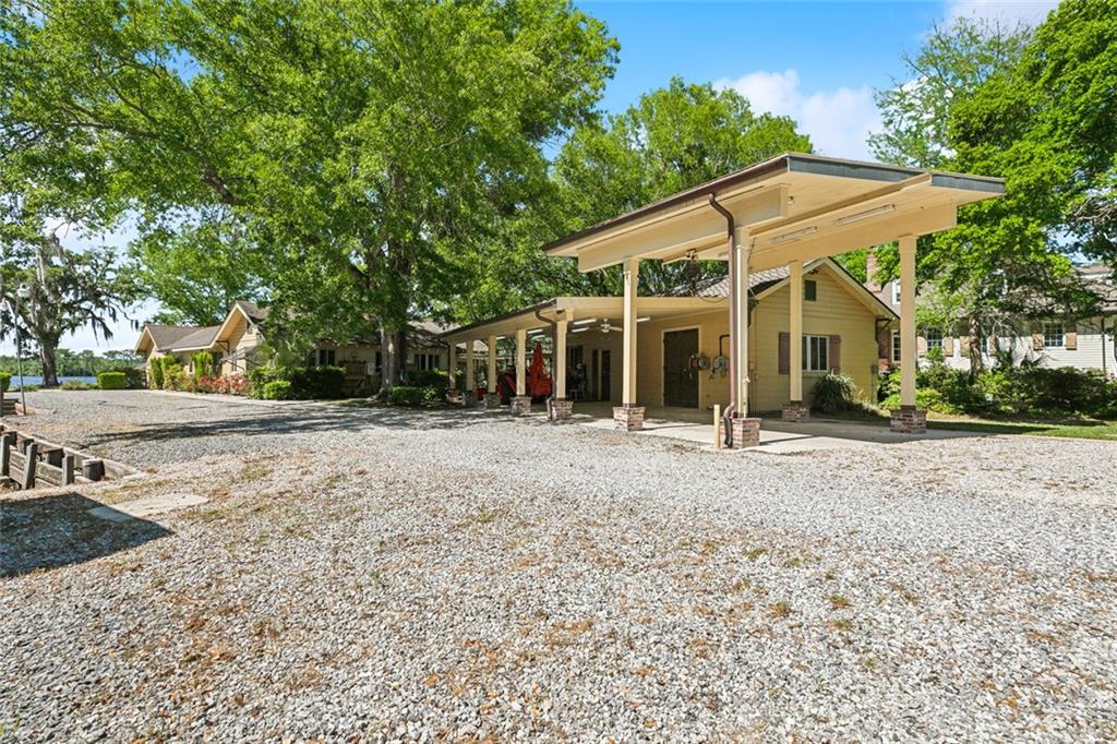 189 E HIGHWAY 22 Highway