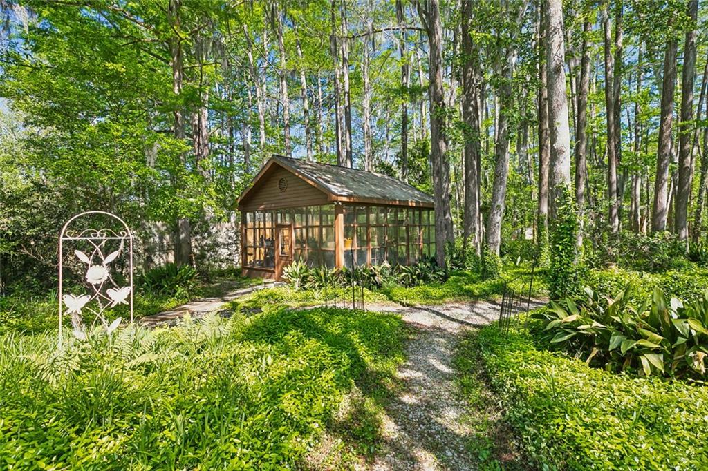 189 E HIGHWAY 22 Highway