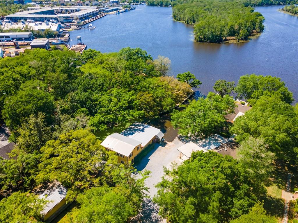 189 E HIGHWAY 22 Highway