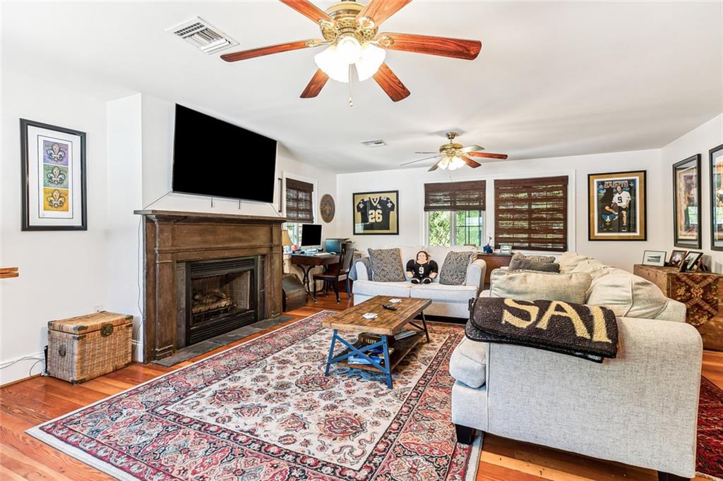 189 E HIGHWAY 22 Highway