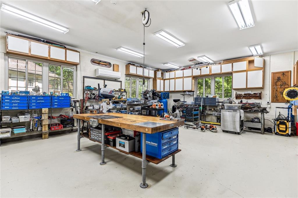 189 E HIGHWAY 22 Highway