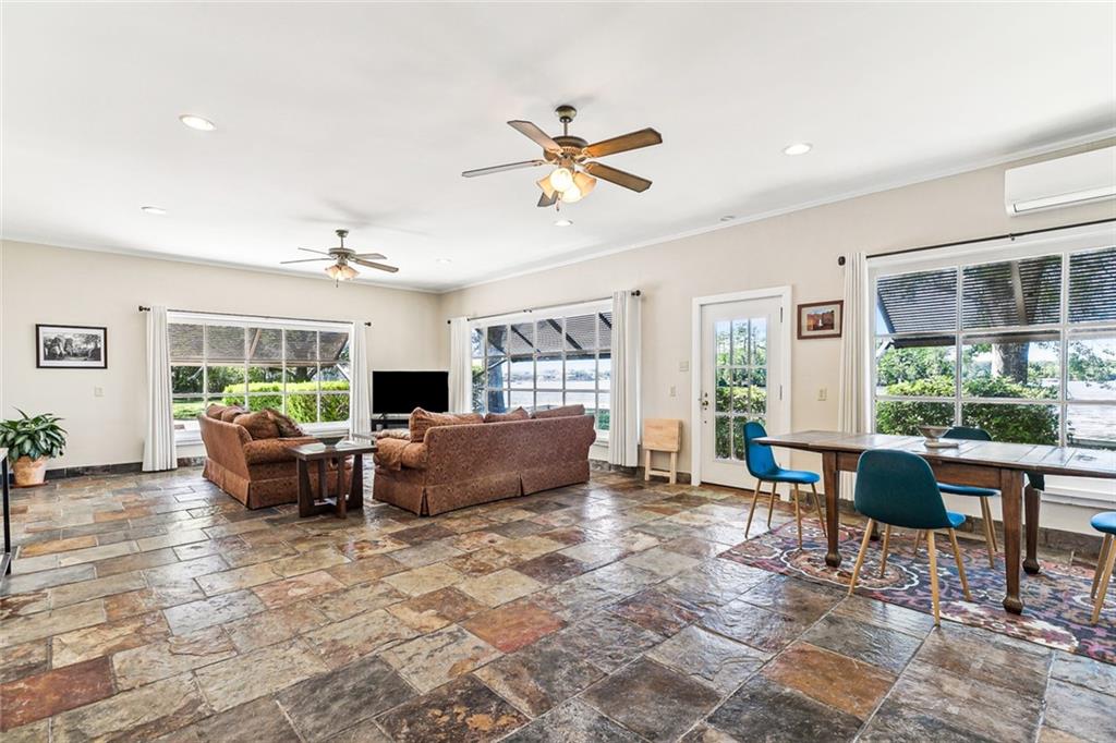 189 E HIGHWAY 22 Highway