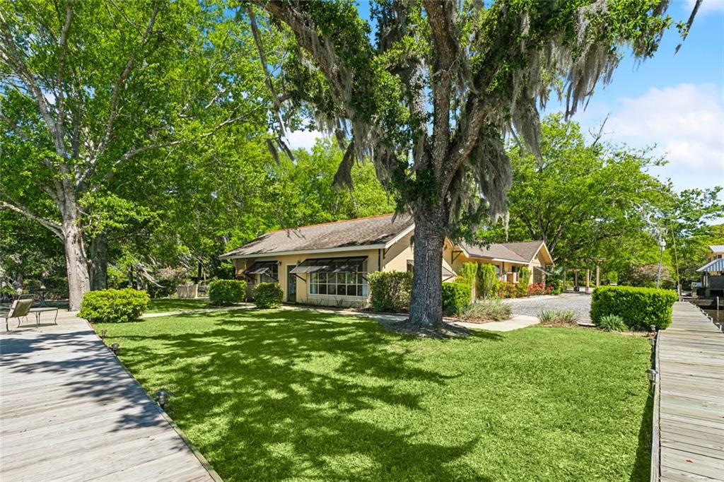 189 E HIGHWAY 22 Highway