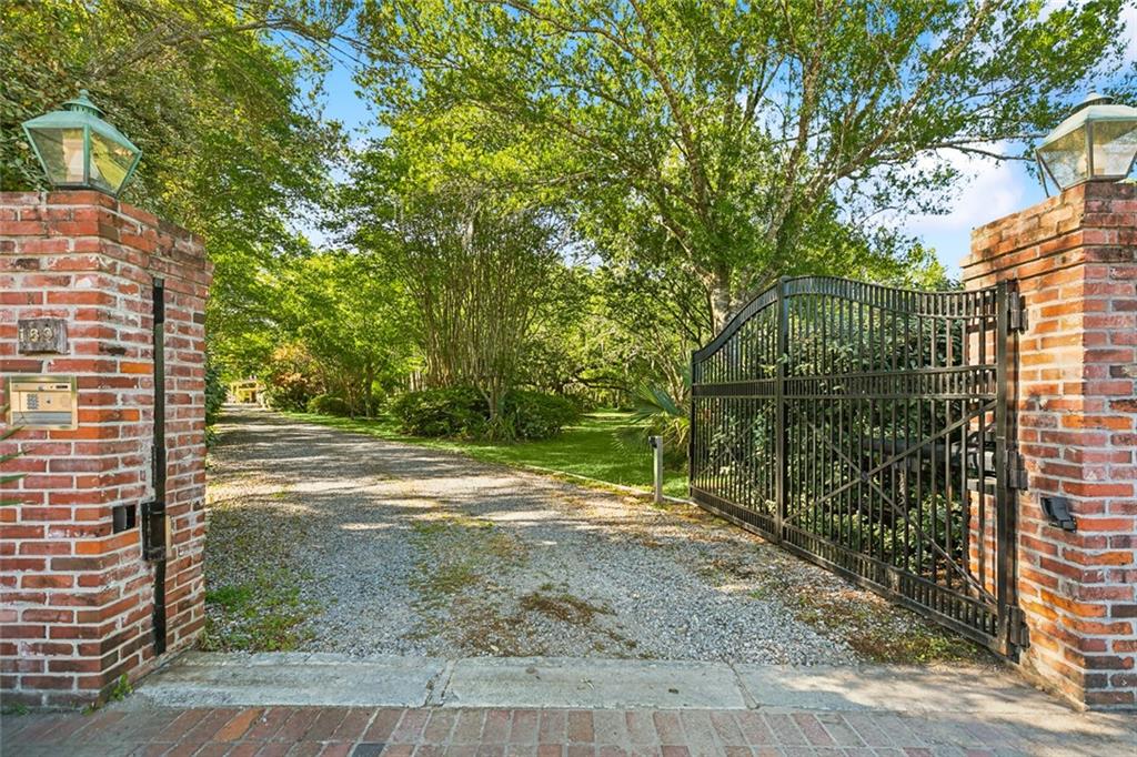 189 E HIGHWAY 22 Highway