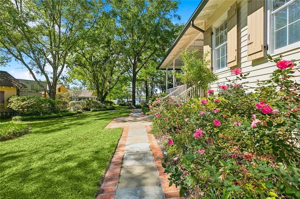 189 E HIGHWAY 22 Highway