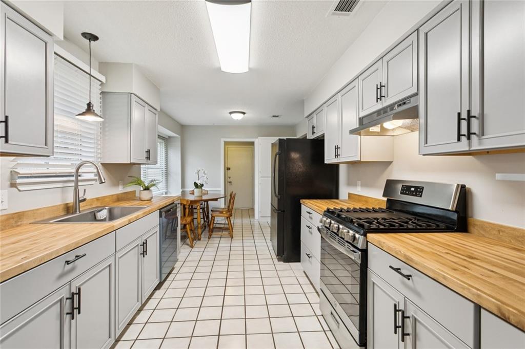 401 WATER OAK Lane