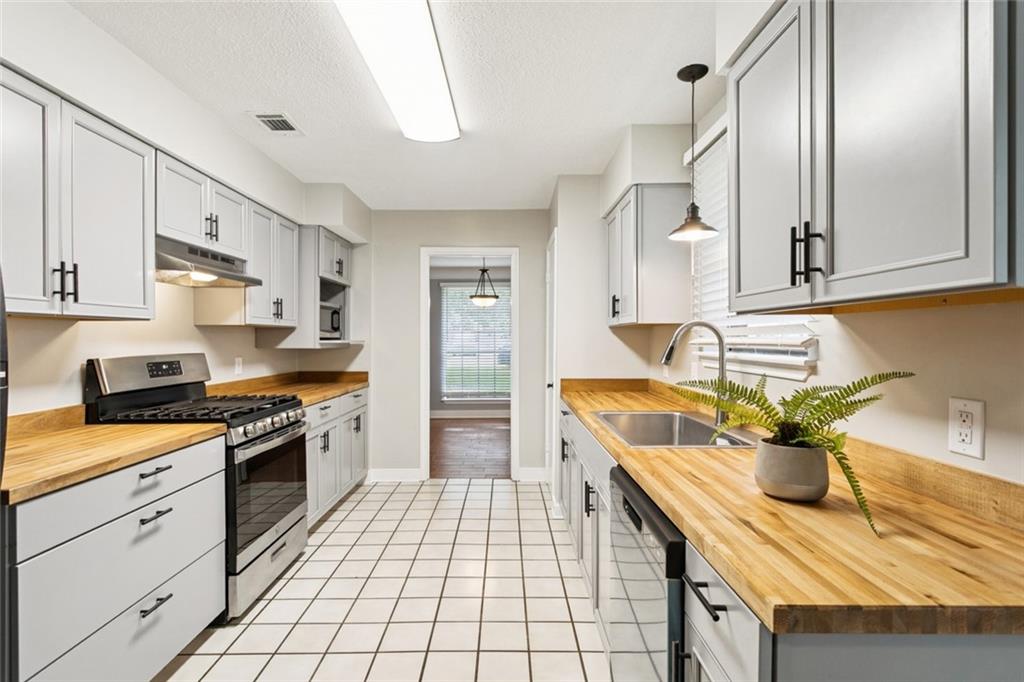 401 WATER OAK Lane