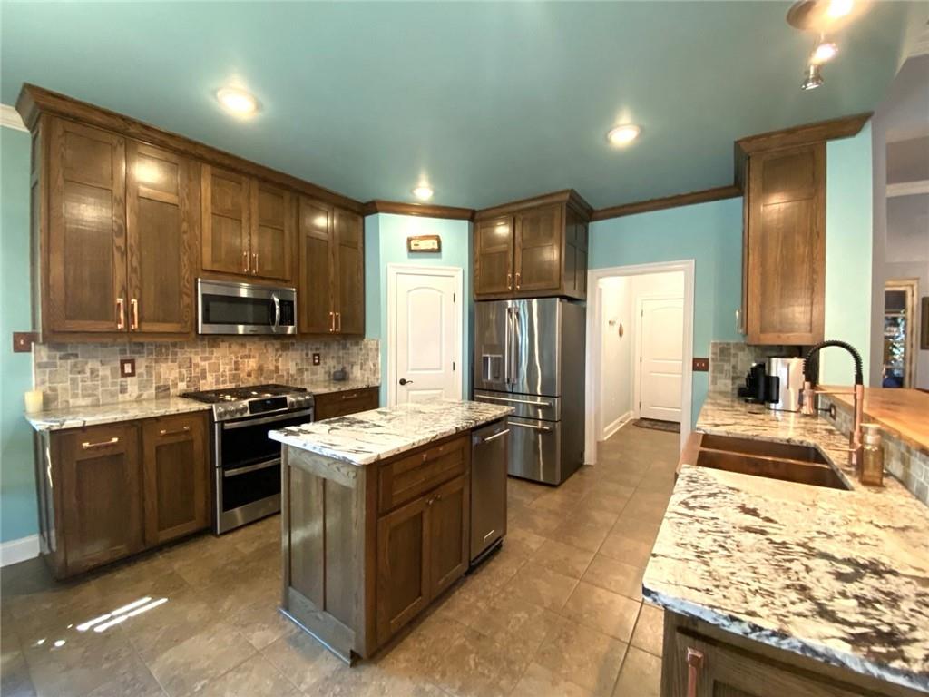 609 ENGLISH OAK Drive
