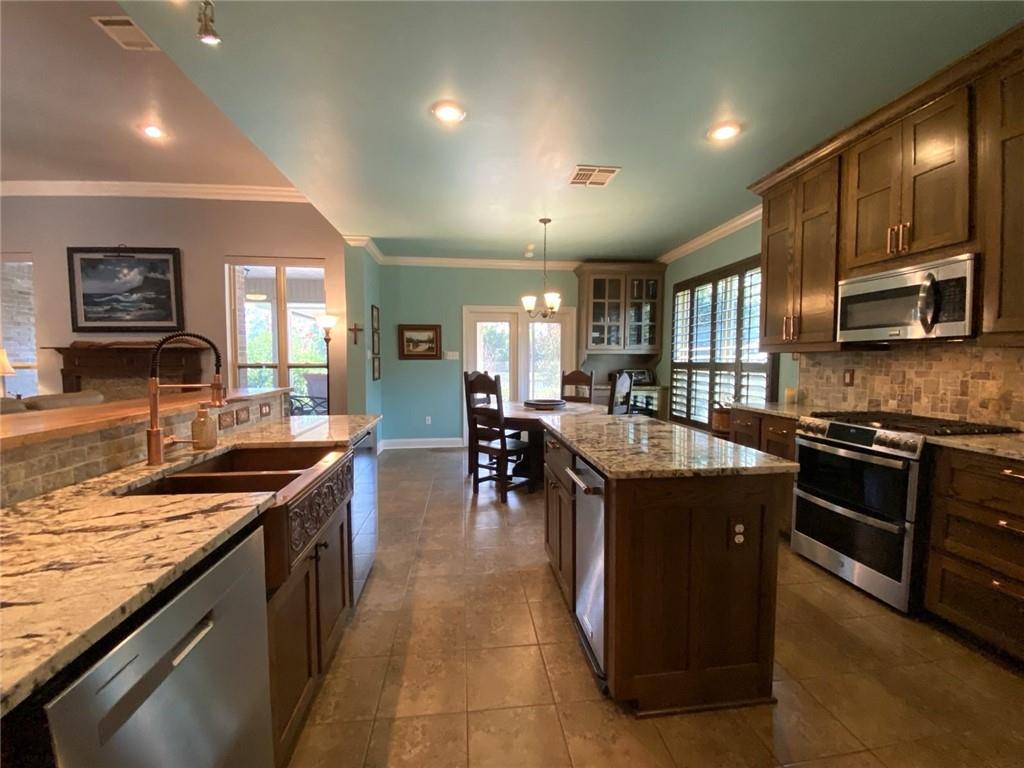 609 ENGLISH OAK Drive