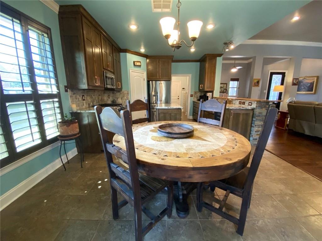 609 ENGLISH OAK Drive