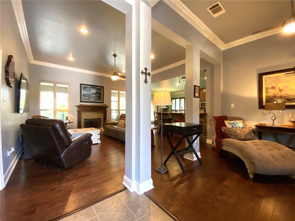 609 ENGLISH OAK Drive