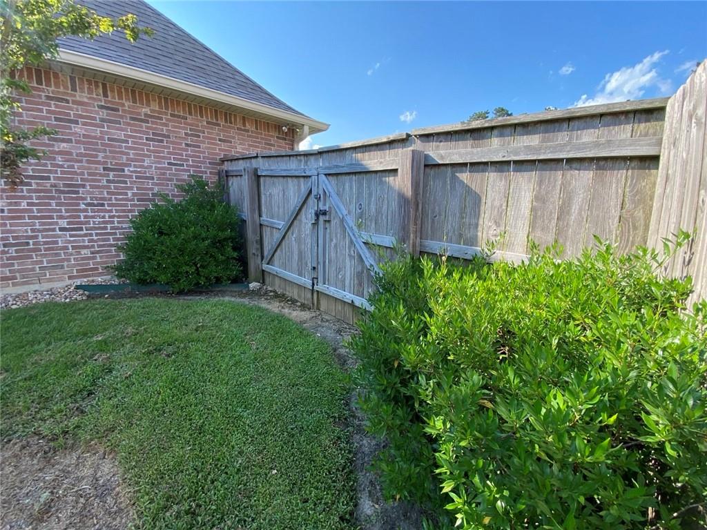 609 ENGLISH OAK Drive
