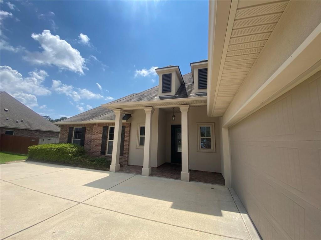 609 ENGLISH OAK Drive