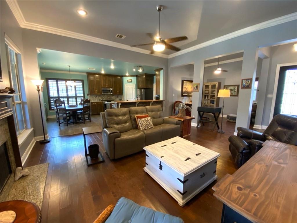 609 ENGLISH OAK Drive