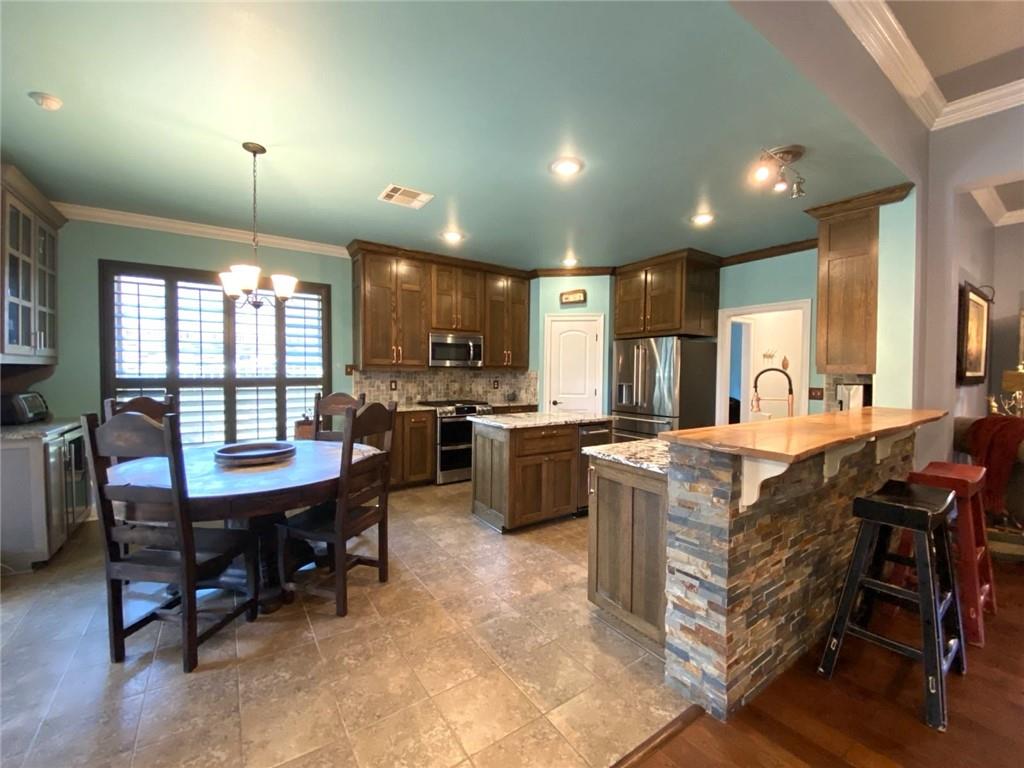 609 ENGLISH OAK Drive