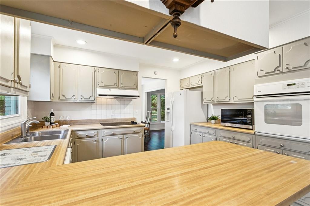 107 BELLE TERRE Boulevard