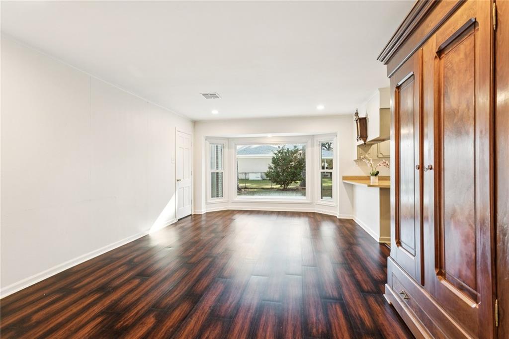 107 BELLE TERRE Boulevard