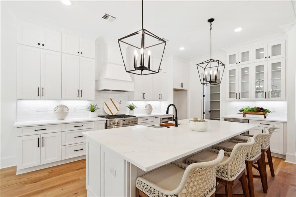 605 NORTHWOODS Drive