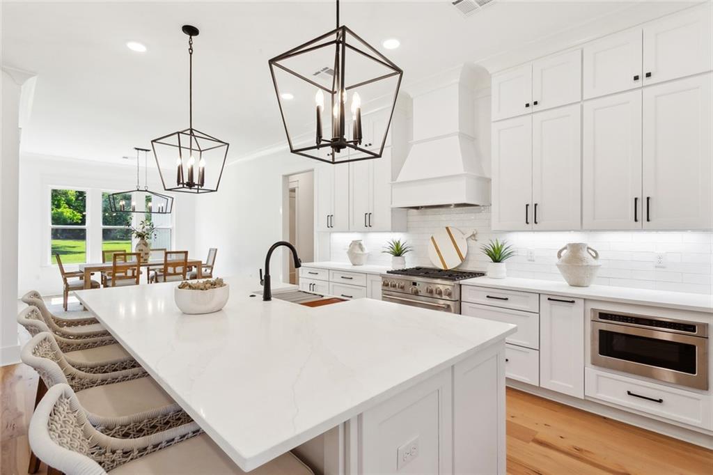 605 NORTHWOODS Drive