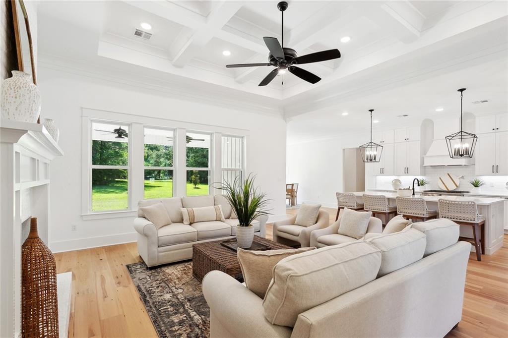 605 NORTHWOODS Drive