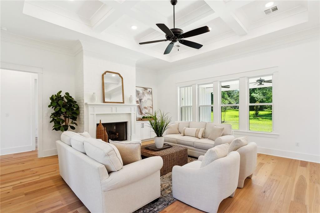 605 NORTHWOODS Drive