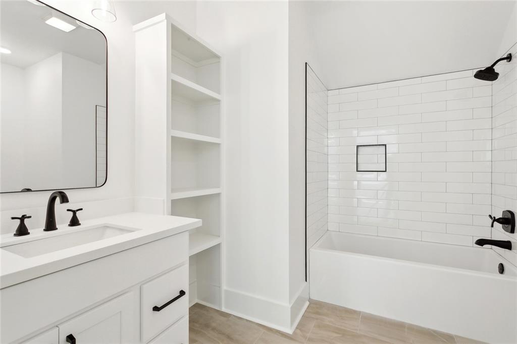 605 NORTHWOODS Drive