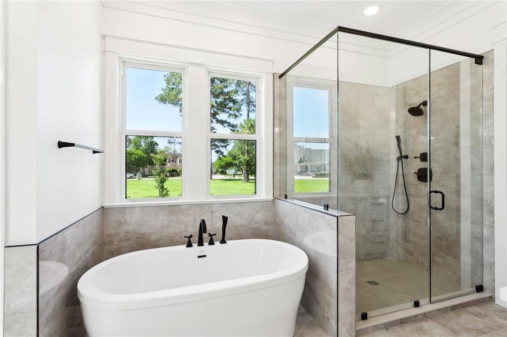 605 NORTHWOODS Drive