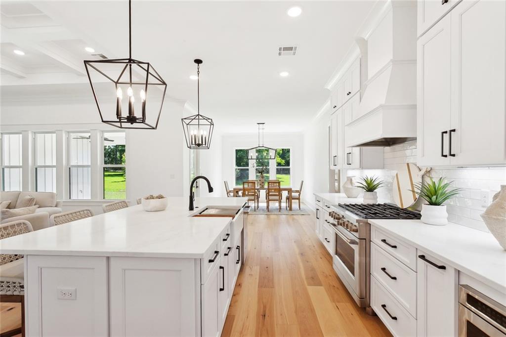 605 NORTHWOODS Drive