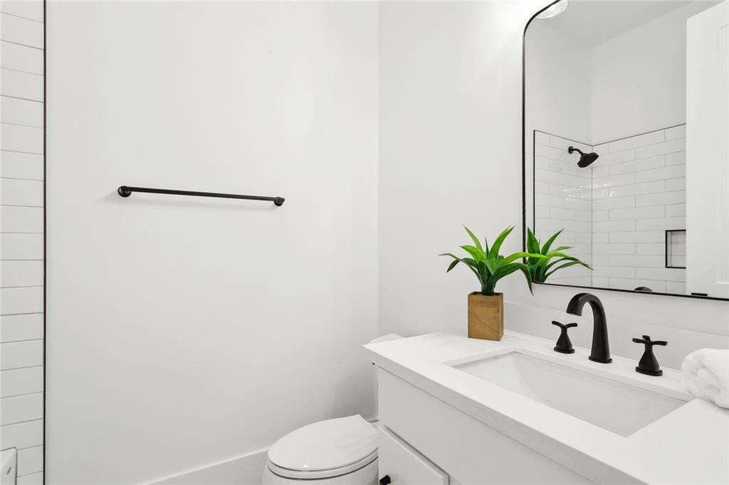 605 NORTHWOODS Drive