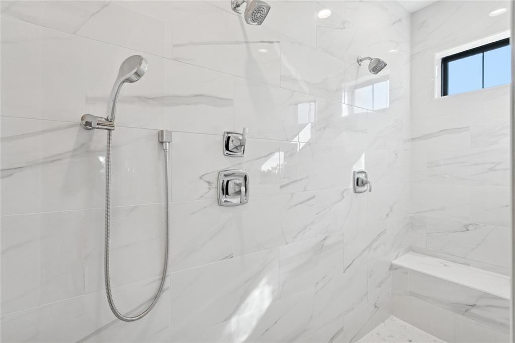 801 CHRETIEN POINT Avenue