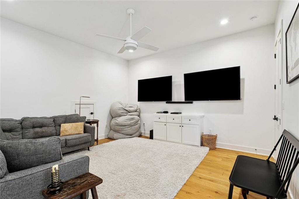 801 CHRETIEN POINT Avenue