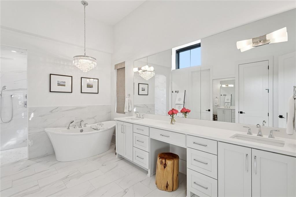 801 CHRETIEN POINT Avenue