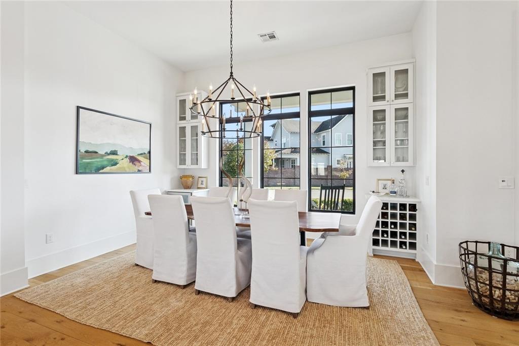 801 CHRETIEN POINT Avenue