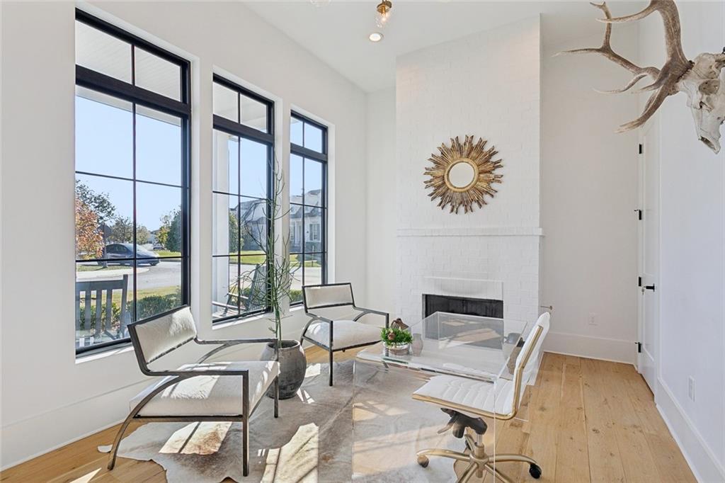 801 CHRETIEN POINT Avenue