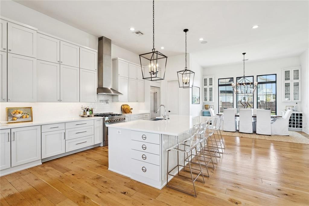 801 CHRETIEN POINT Avenue