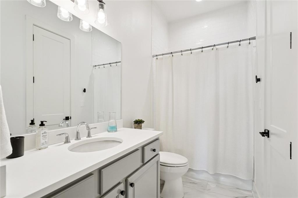 801 CHRETIEN POINT Avenue