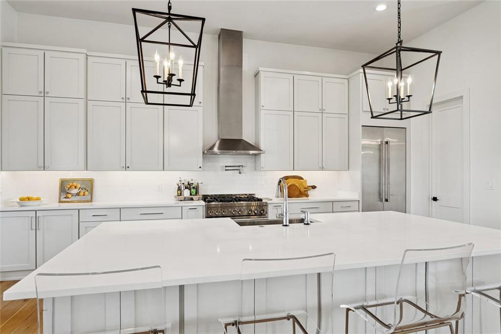 801 CHRETIEN POINT Avenue