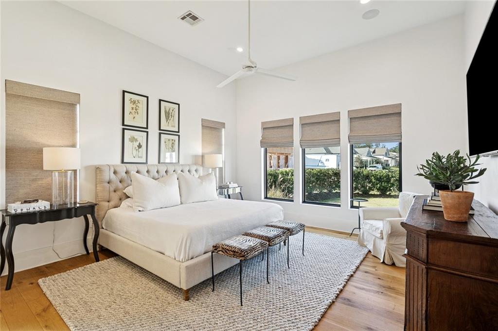 801 CHRETIEN POINT Avenue