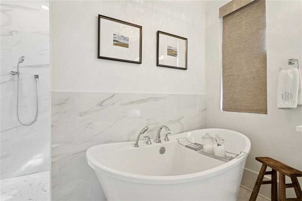 801 CHRETIEN POINT Avenue