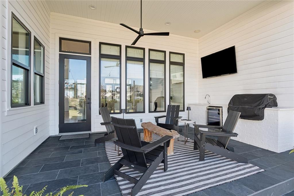 801 CHRETIEN POINT Avenue