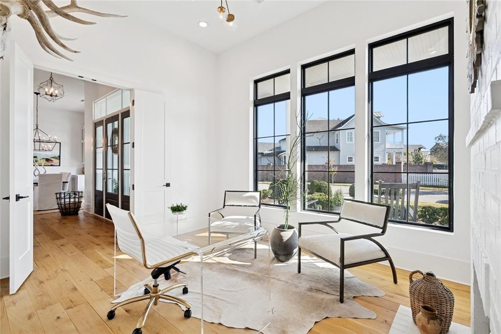 801 CHRETIEN POINT Avenue