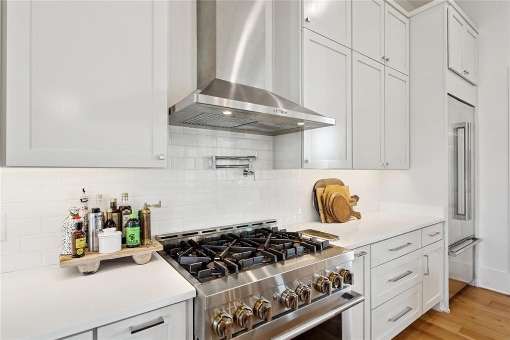 801 CHRETIEN POINT Avenue