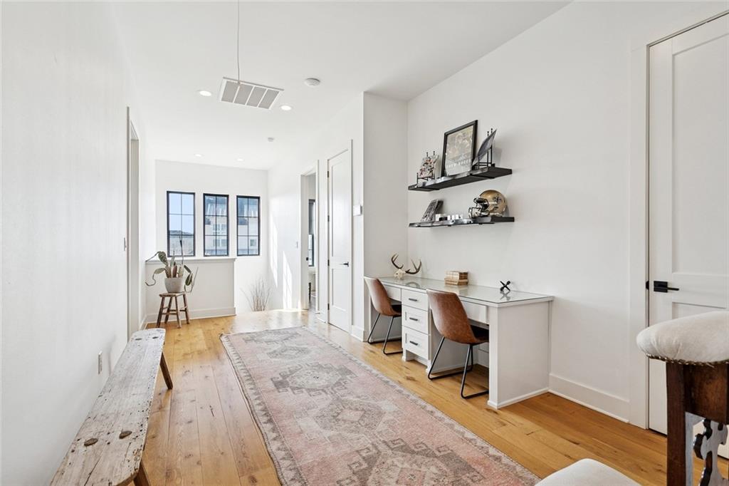 801 CHRETIEN POINT Avenue