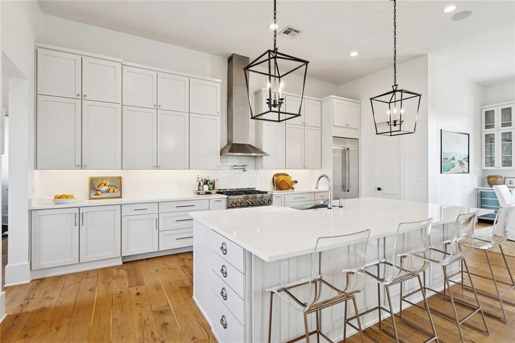 801 CHRETIEN POINT Avenue