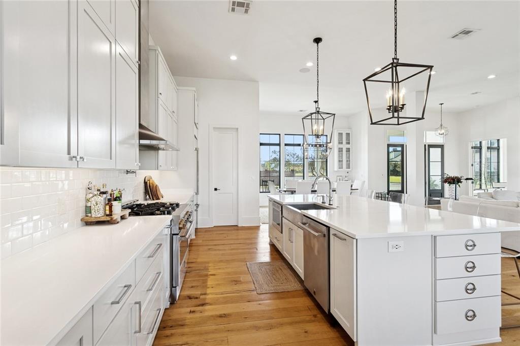 801 CHRETIEN POINT Avenue