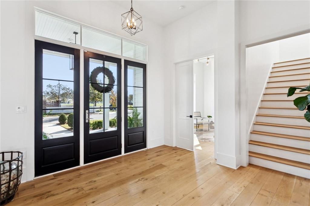 801 CHRETIEN POINT Avenue