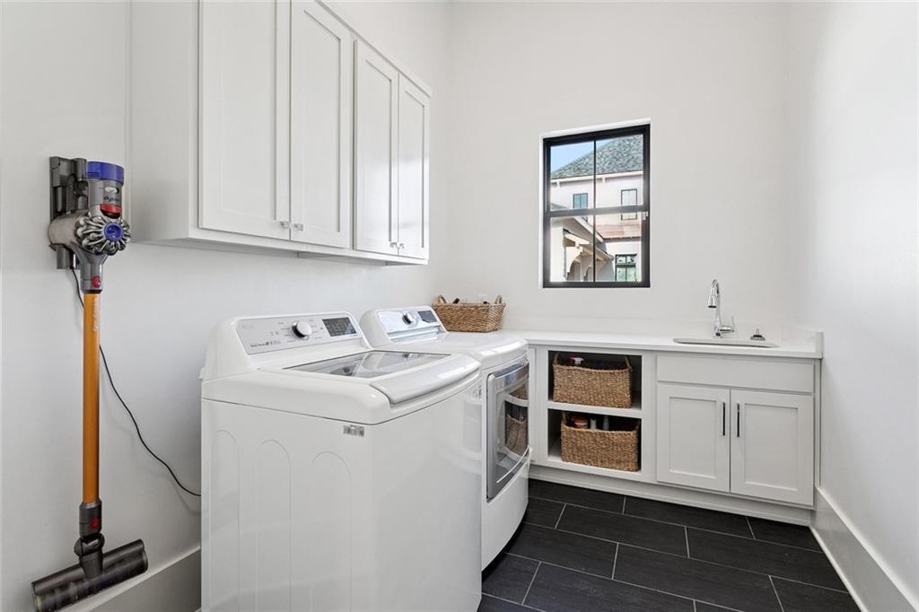 801 CHRETIEN POINT Avenue