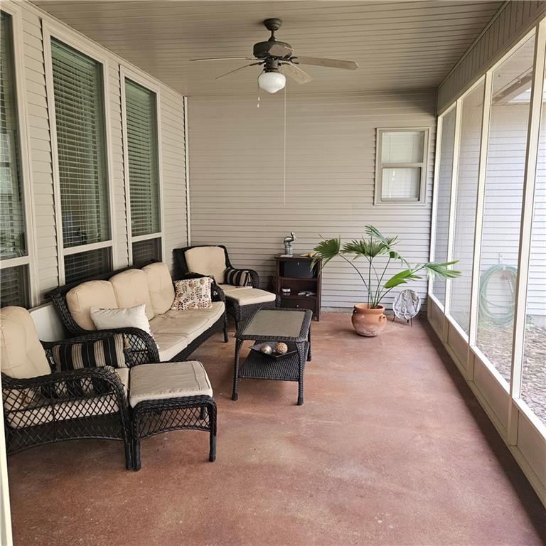 1043 TALLOW TREE Drive